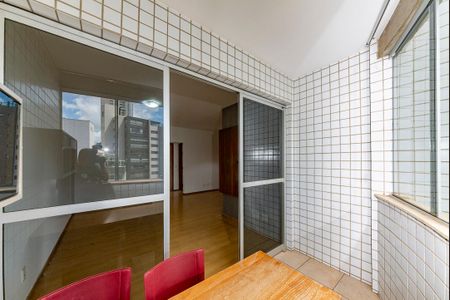 Apartamento à venda com 101m², 3 quartos e 2 vagasVaranda