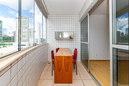 Apartamento à venda com 101m², 3 quartos e 2 vagasVaranda