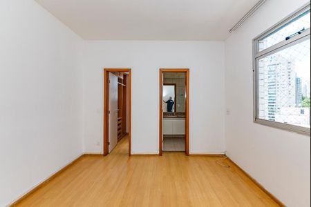 Apartamento à venda com 101m², 3 quartos e 2 vagasSuíte