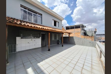 Casa para alugar com 60m², 1 quarto e 1 vaga Casa para alugar com 60m², 1 quarto e 1 vagaVaranda