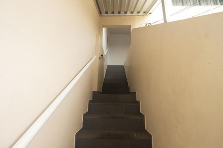 Casa para alugar com 75m², 2 quartos e sem vaga Casa para alugar com 75m², 2 quartos e sem vagaEscada