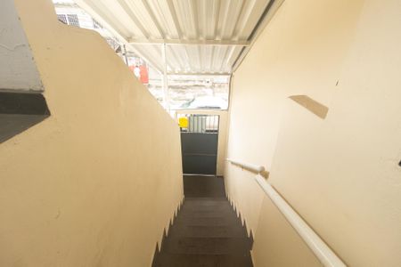 Casa para alugar com 75m², 2 quartos e sem vaga Casa para alugar com 75m², 2 quartos e sem vagaEscada