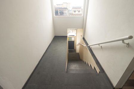 Casa para alugar com 75m², 2 quartos e sem vaga Casa para alugar com 75m², 2 quartos e sem vagaEscada