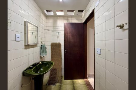 Casa à venda com 170m², 4 quartos e 2 vagas Casa à venda com 170m², 4 quartos e 2 vagasBanheiro Suíte