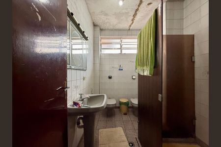 Casa à venda com 170m², 4 quartos e 2 vagas Casa à venda com 170m², 4 quartos e 2 vagasBanheiro Social