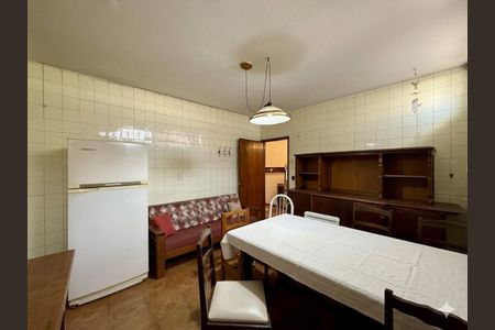 Casa à venda com 170m², 4 quartos e 2 vagas Casa à venda com 170m², 4 quartos e 2 vagasCozinha