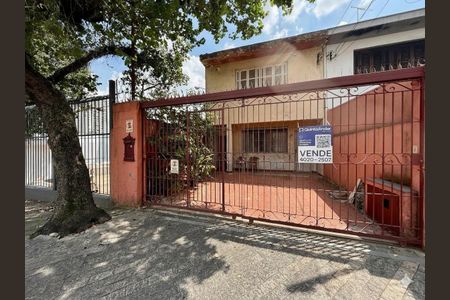 Casa à venda com 170m², 4 quartos e 2 vagas Casa à venda com 170m², 4 quartos e 2 vagasFachada