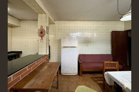 Casa à venda com 170m², 4 quartos e 2 vagas Casa à venda com 170m², 4 quartos e 2 vagasCozinha