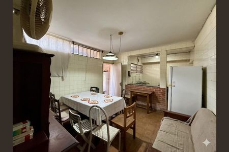 Casa à venda com 170m², 4 quartos e 2 vagas Casa à venda com 170m², 4 quartos e 2 vagasCozinha