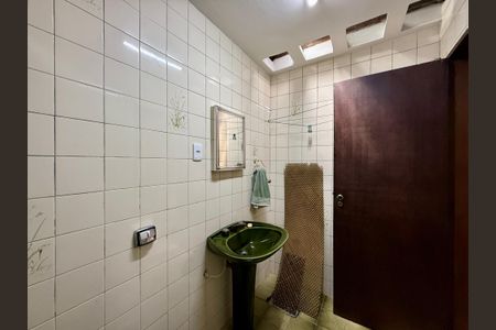 Casa à venda com 170m², 4 quartos e 2 vagas Casa à venda com 170m², 4 quartos e 2 vagasBanheiro Suíte