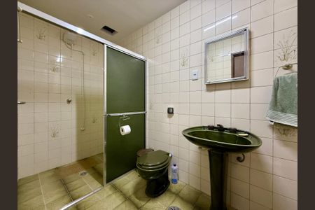 Casa à venda com 170m², 4 quartos e 2 vagas Casa à venda com 170m², 4 quartos e 2 vagasBanheiro Suíte