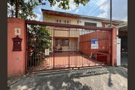 Casa à venda com 170m², 4 quartos e 2 vagas Casa à venda com 170m², 4 quartos e 2 vagasFachada