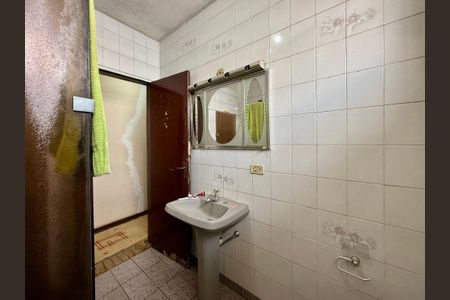 Casa à venda com 170m², 4 quartos e 2 vagas Casa à venda com 170m², 4 quartos e 2 vagasBanheiro Social