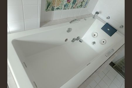 Apartamento para alugar com 600m², 3 quartos e 4 vagas Apartamento para alugar com 600m², 3 quartos e 4 vagasBanheiro da Suíte 2