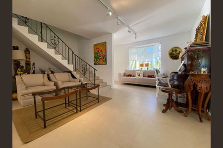 Casa para alugar com 600m², 3 quartos e 4 vagasSala