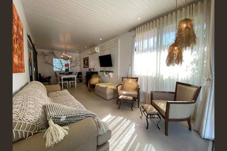 Casa para alugar com 600m², 3 quartos e 4 vagasSala