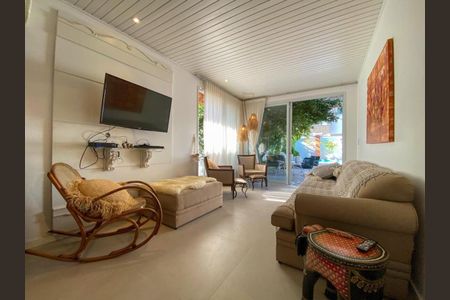 Casa para alugar com 600m², 3 quartos e 4 vagasSala