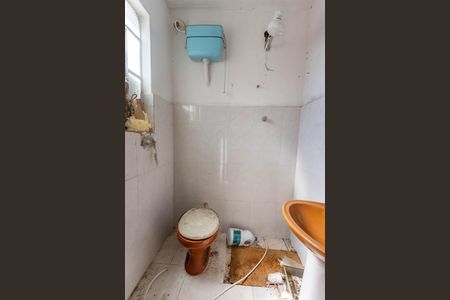 Casa à venda com 164m², 2 quartos e 3 vagas Casa à venda com 164m², 2 quartos e 3 vagasCasa 2 - banheiro