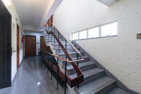 Apartamento à venda com 110m², 3 quartos e 1 vaga Apartamento à venda com 110m², 3 quartos e 1 vagaEscada
