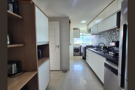 Apartamento à venda com 235m², 4 quartos e 2 vagasCozinha 