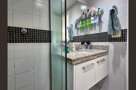 Apartamento à venda com 235m², 4 quartos e 2 vagasBanheiro 