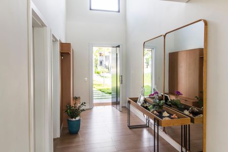 Casa de condomínio para alugar com 618m², 4 quartos e 6 vagas Casa de condomínio para alugar com 618m², 4 quartos e 6 vagasHall de entrada