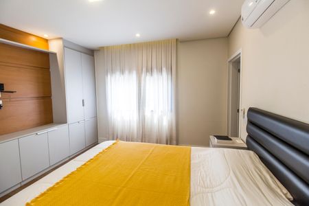 Casa de condomínio para alugar com 618m², 4 quartos e 6 vagas Casa de condomínio para alugar com 618m², 4 quartos e 6 vagasSuíte master