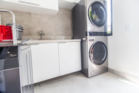 Casa de condomínio para alugar com 618m², 4 quartos e 6 vagas Casa de condomínio para alugar com 618m², 4 quartos e 6 vagasÁrea de Serviço