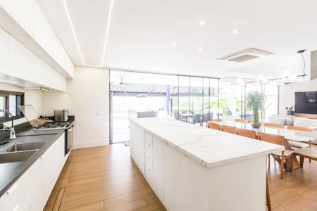 Casa de condomínio para alugar com 618m², 4 quartos e 6 vagas Casa de condomínio para alugar com 618m², 4 quartos e 6 vagasCozinha