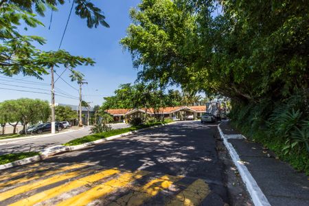 Casa de condomínio para alugar com 618m², 4 quartos e 6 vagas Casa de condomínio para alugar com 618m², 4 quartos e 6 vagasVista da Rua