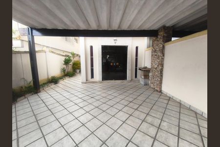 Casa à venda com 210m², 3 quartos e 2 vagasFoto 01