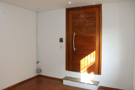 Casa para alugar com 2 quartos, 70m² em Jardim Capao Redondo, Embu das Artes
