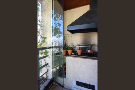 Apartamento à venda com 145m², 3 quartos e 2 vagas Apartamento à venda com 145m², 3 quartos e 2 vagasVaranda gourmet