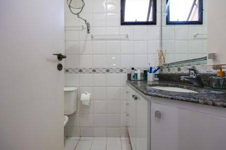 Apartamento à venda com 145m², 3 quartos e 2 vagas Apartamento à venda com 145m², 3 quartos e 2 vagasBanheiro da Suíte 1