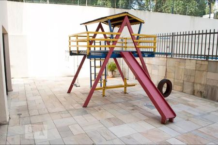 Apartamento à venda com 145m², 3 quartos e 2 vagas Apartamento à venda com 145m², 3 quartos e 2 vagasÁrea comum - Playground