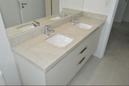 Apartamento para alugar com 132m², 3 quartos e sem vagaBanheiro da Suíte 2