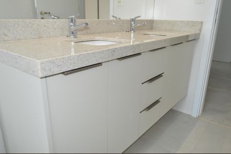 Apartamento para alugar com 132m², 3 quartos e sem vagaBanheiro da Suíte 2