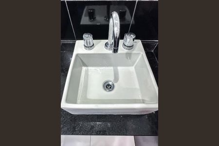 Apartamento à venda com 51m², 2 quartos e 1 vaga Apartamento à venda com 51m², 2 quartos e 1 vagaBanheiro