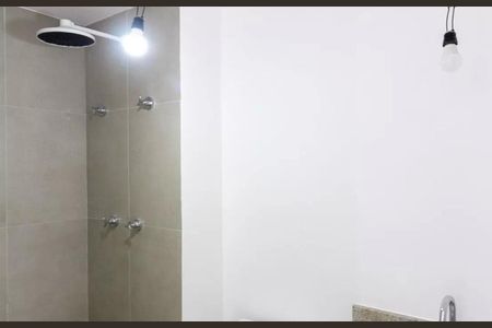 Banheiro de apartamento à venda com 1 quarto, 24m² em Santo Amaro, São Paulo