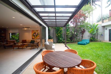 Casa à venda com 468m², 3 quartos e 3 vagas