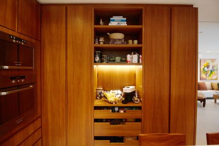 Casa à venda com 468m², 3 quartos e 3 vagas