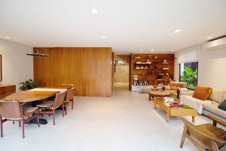 Casa à venda com 468m², 3 quartos e 3 vagas