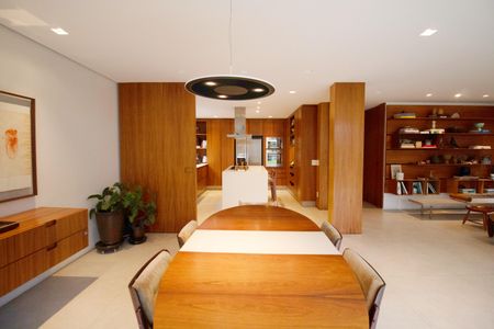 Casa à venda com 468m², 3 quartos e 3 vagas