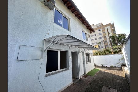 Casa de condomínio para alugar com 80m², 2 quartos e 1 vagaFachada + plaquinha