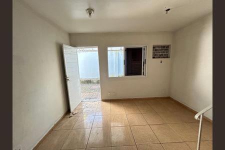 Casa de condomínio para alugar com 80m², 2 quartos e 1 vagaSala