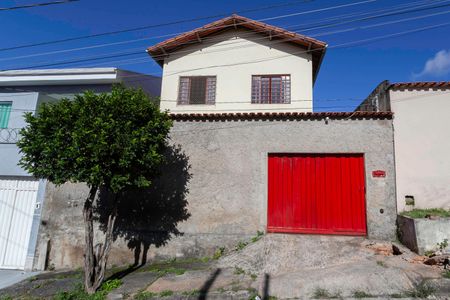 Casa à venda com 125m², 5 quartos e 2 vagasFachada