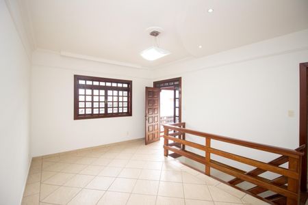 Casa para alugar com 280m², 2 quartos e 2 vagasSala de TV