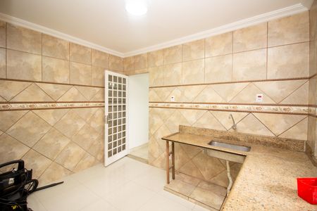 Casa para alugar com 280m², 2 quartos e 2 vagasCozinha e Área de Serviço