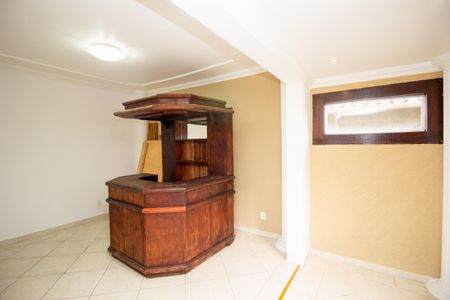 Casa para alugar com 280m², 2 quartos e 2 vagasSala