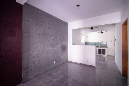 Sala de casa para alugar com 2 quartos, 110m² em Sete Pontes, São Gonçalo